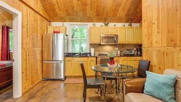 Coffee/tea maker, fridge, microwave, stovetop