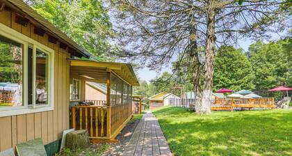 5 Mi to Monticello Raceway: Cabin w/ Pool Access!