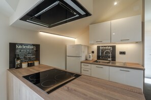 Fridge, oven, stovetop, dishwasher