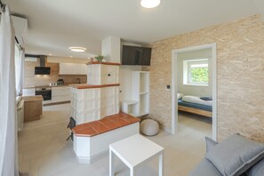 Kylskåp, ugn, spishäll och diskmaskin