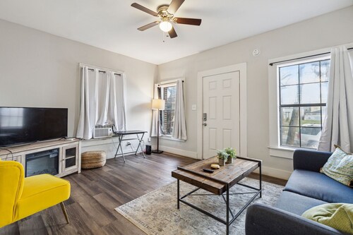 Bishop Arts 1BR -  Cozy Stay in Prime Location