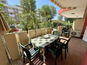Balcony - Apartment With Garden and Pool (Caorle)