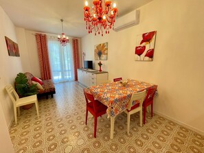 公寓, 1 間臥室, 露台, 花園景觀 | 餐廳