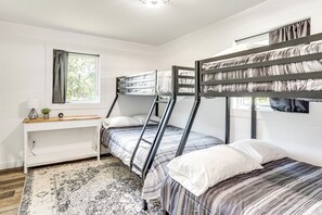 4 bedrooms, desk, iron/ironing board, travel cot