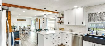 15 Mi to Downtown Sioux Falls: Gem w/ Yard!