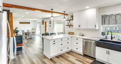 15 Mi to Downtown Sioux Falls: Gem w/ Yard!