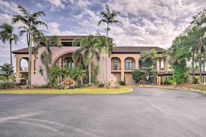 Exterior - Heated Pool, Private Patio: Naples Resort Retreat! (Naples)
