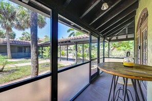 Outdoor dining - Pool Access: Everglades Resort Retreat! (Naples)