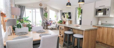 Cottage | Dining