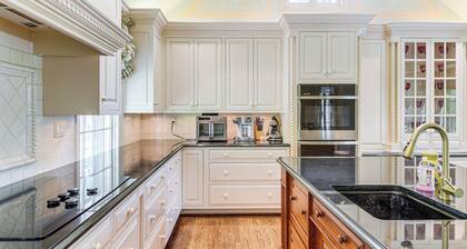 16 Mi to Baltimore: Spacious Home in Owings Mills!