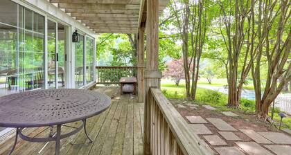 Near Shops & Parks: Dog-Friendly Maryland Gem
