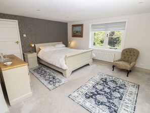 4 bedrooms, individually decorated, individually furnished, free WiFi