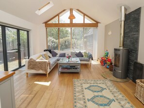 Living area - Guildford Farmhouse (Ryde)