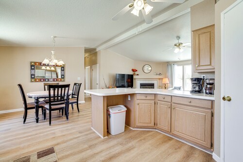 6 Mi to Downtown Pahrump: Scenic Desert Retreat