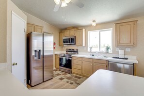 Fridge, microwave, stovetop, dishwasher