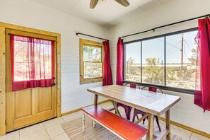 Dining - 5 Mi to Joshua Tree National Park: Desert Oasis! (Twentynine Palms)