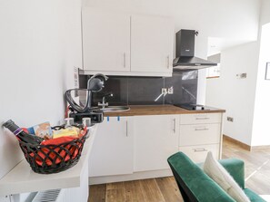Batterie de cuisine, vaisselle et ustensiles