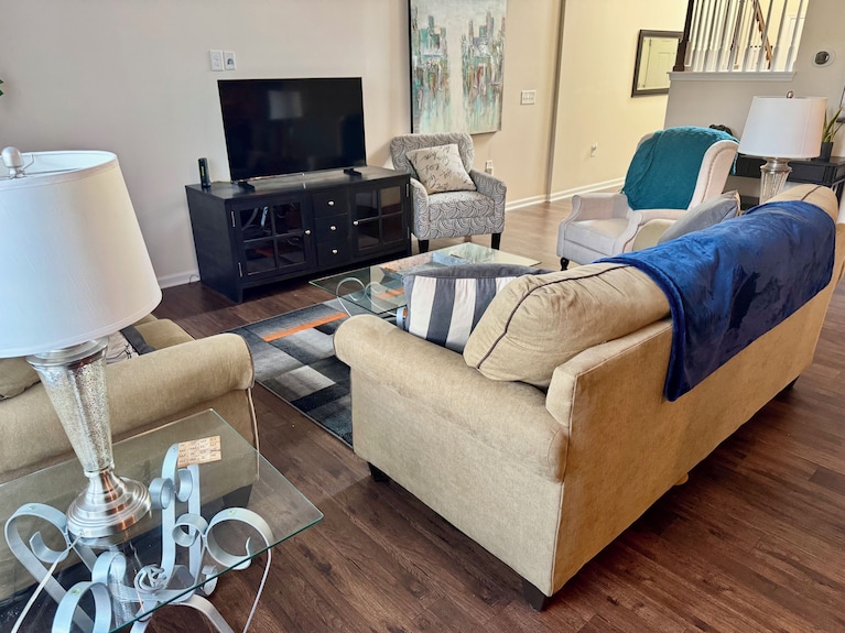 Cozy Convenient Family-sized Townhouse. 5-15 Minutes To Shops, Rtp, Unc, Duke - Durham, NC