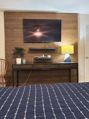 3 bedrooms, desk, iron/ironing board, free WiFi - Cozy 3-BR sleeps 6 South Durham UNC, min to Duke, RTP, Airport Master w King bed (Durham)