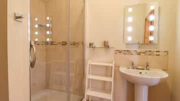 Cottage | Bathroom | Shower