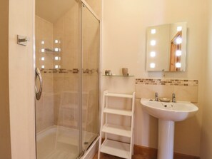 Cottage | Bathroom | Shower - The Golden Cross (Harleston)