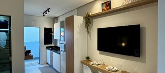 Stúdio aconchegante | garagem exclusiva e varanda