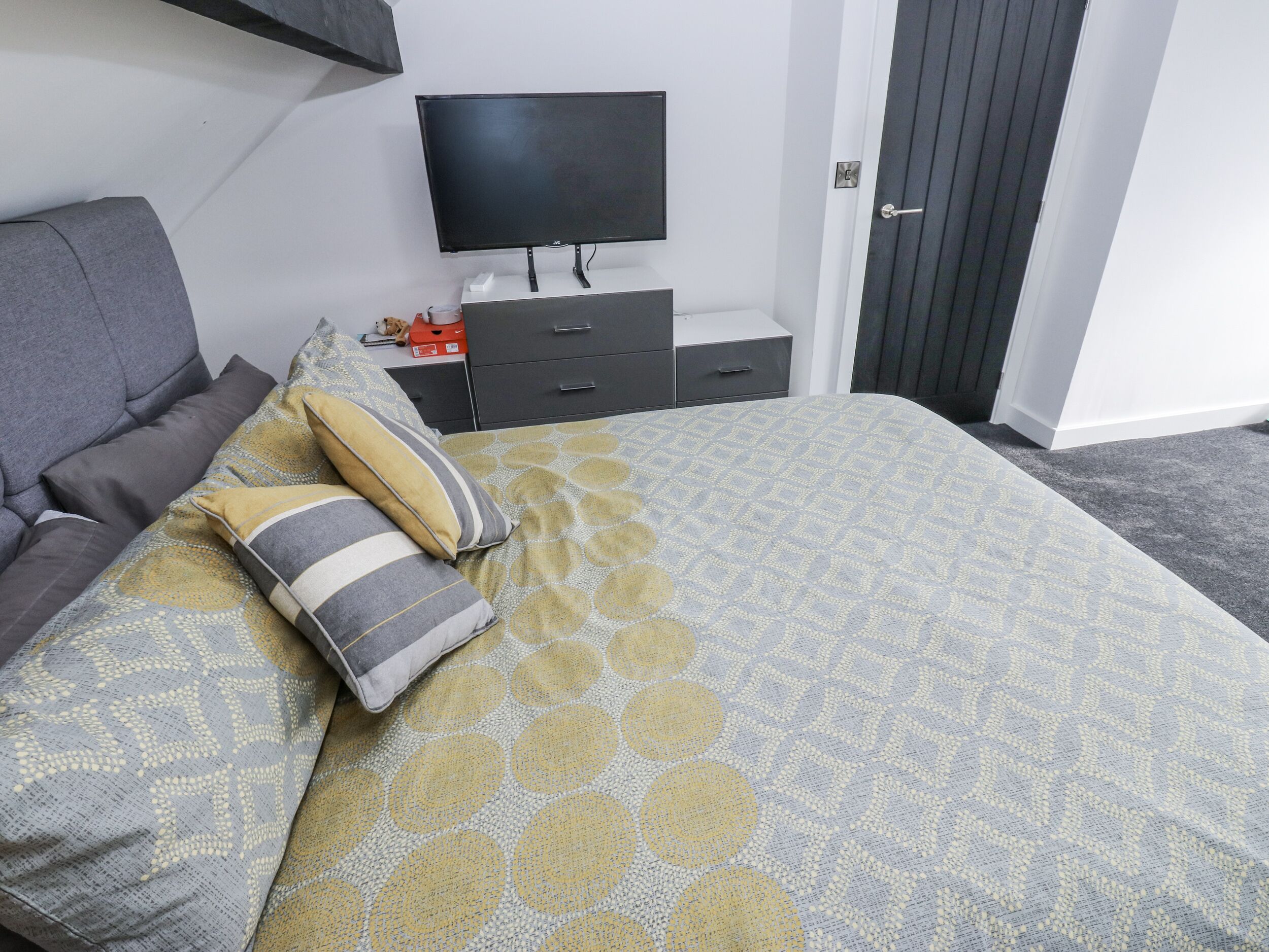 3 camere, con stile personalizzato, con arredamento individuale