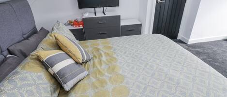 3 bedrooms, individually decorated, individually furnished, free WiFi