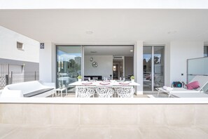 Apartment | Outdoor dining - Apartment in Roses Near the Beach & Pool (Roses)