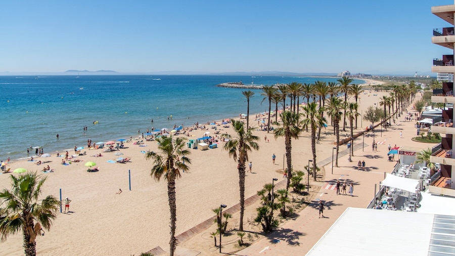 Apartment in Roses Near the Beach & Pool