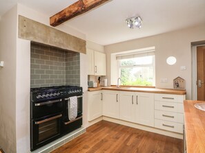 Keittoastiat/astiat/ruokailuvälineet