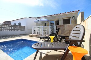 Villa | Pool | Indoor pool, outdoor pool - Villa in Empuriabrava With Private Pool (Castello d'Empuries)