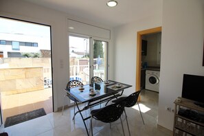 Villa | Dining - Villa in Empuriabrava With Private Pool (Castello d'Empuries)