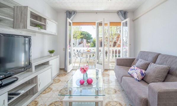 Apartment | Living area - Apartment in Empuriabrava Near Sandy Beach (Castello d'Empuries)