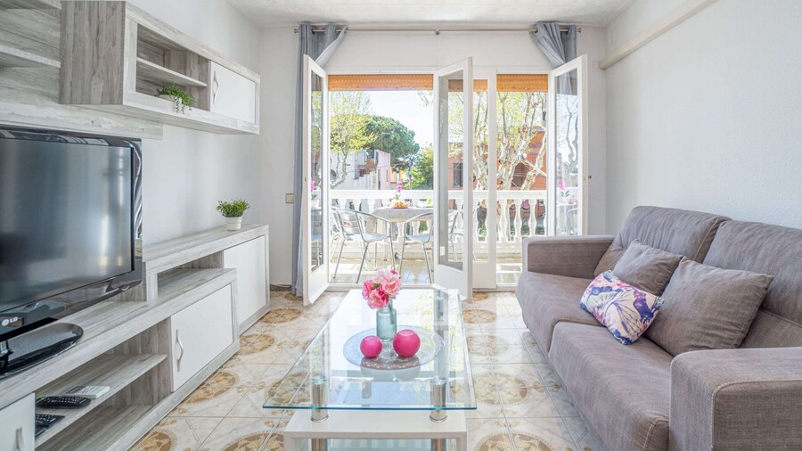 Apartment in Empuriabrava Near Sandy Beach