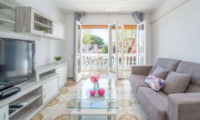 Apartment in Empuriabrava Near Sandy Beach