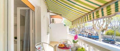 Apartment | Outdoor dining