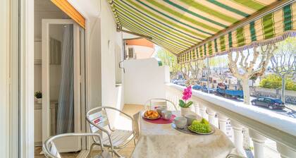 Apartment in Empuriabrava Near Sandy Beach