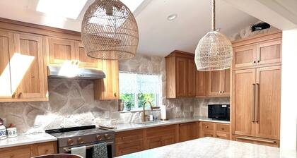 Newly Updated! Private Pool! Walk to Beach, Shops, Restaurants & Train!