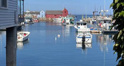 Charming bungalow with pool! Walk to Front Beach and shops! Booking Summer 2026