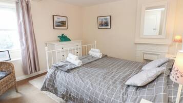 3 Schlafzimmer, individuell dekoriert, individuell eingerichtet