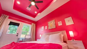 6 bedrooms, iron/ironing board, WiFi, bed sheets