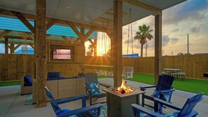 Interior - Coastal Retreat w/ Pool, Firepit, BBQ & Outdoor TV Lounge Deja Blue by Avantstay (Port Aransas)