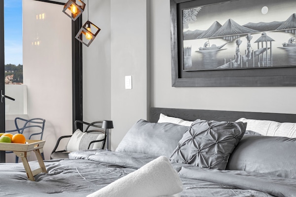 2 dormitoris, escriptori, planxa i posts de planxar i wifi