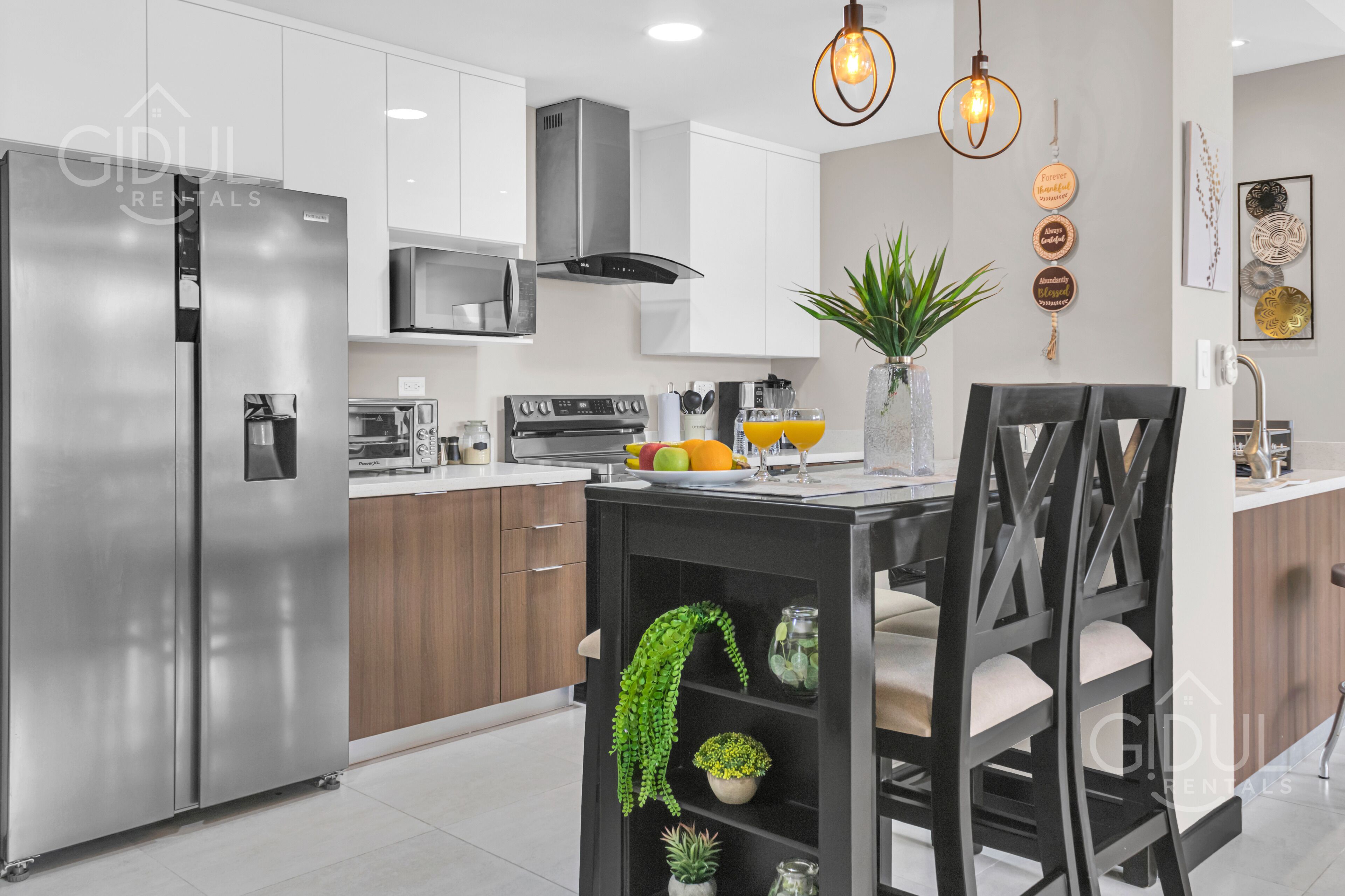 Fridge, microwave, oven, coffee/tea maker