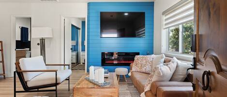 Smart TV, fireplace