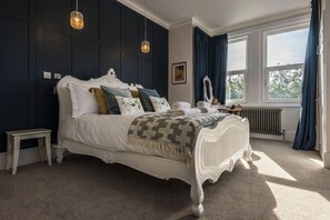 4 bedrooms, desk, iron/ironing board, free WiFi