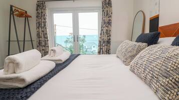 4 bedrooms, individually decorated, individually furnished, free WiFi