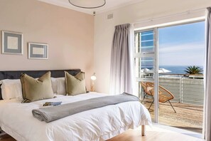 2 bedrooms, desk, iron/ironing board, WiFi