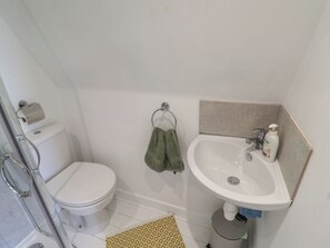 Cottage | Bathroom | Shower - A-frame (Woodbridge)